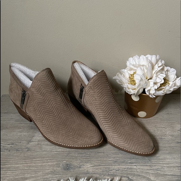 Lucky Brand Chevron Booties - Picture 1 of 6